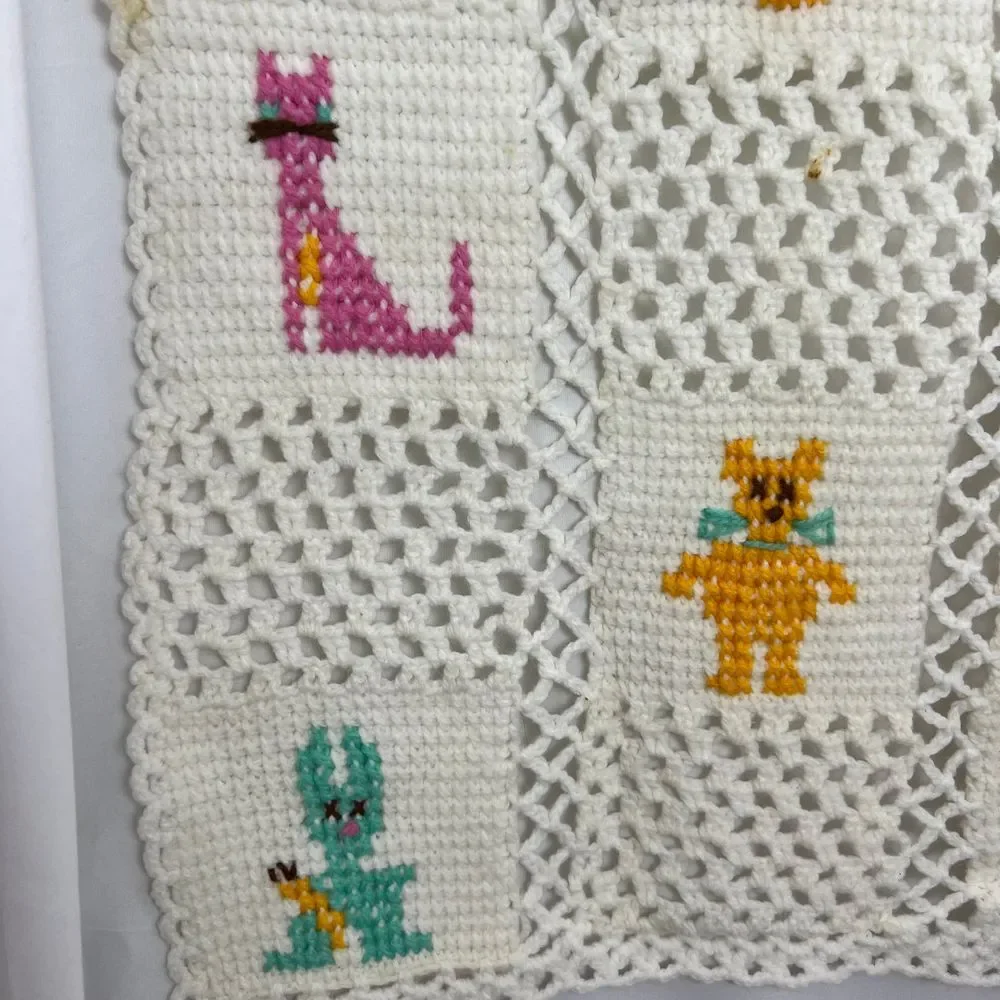 Vtg Handmade Crotchet Baby‎ Blanket W/ Animal Cross Stitch Pattern Nursery Decor